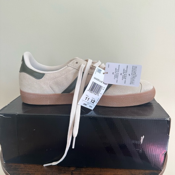 Adidas Gazelle ADV in Natural and Brown - Picture 2 of 4